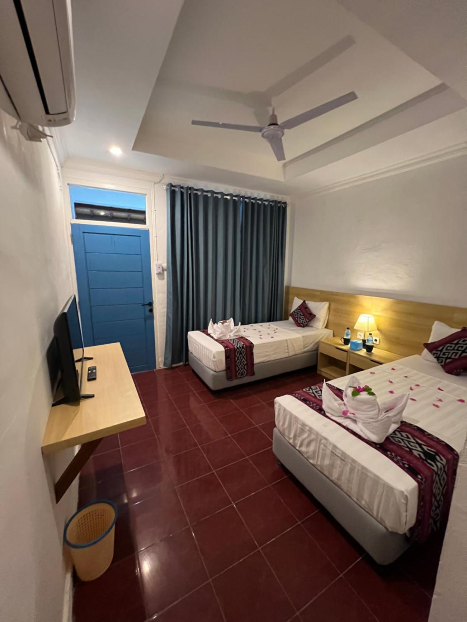 Seaside Hotel Гили Траванган Экстерьер фото